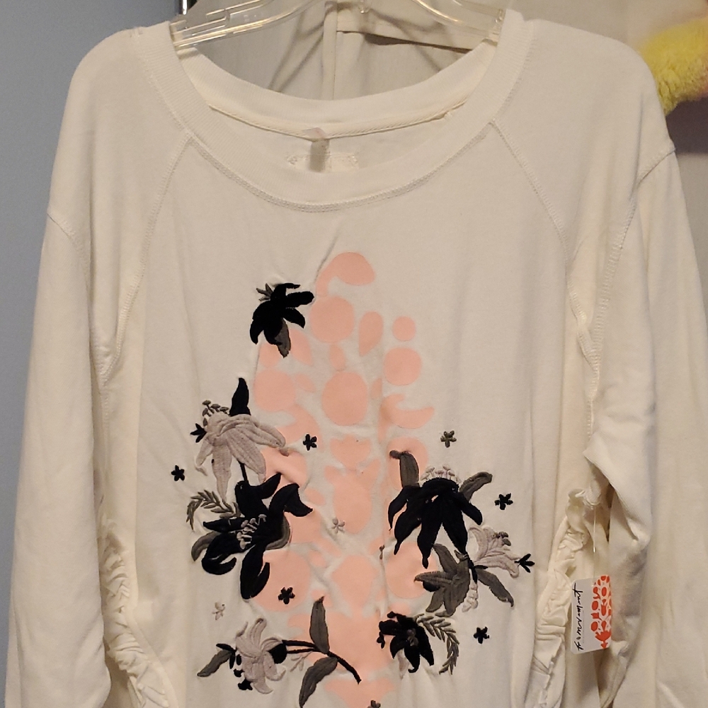 FP MOVEMENT Floral Embroidered Cream Sweatshirt